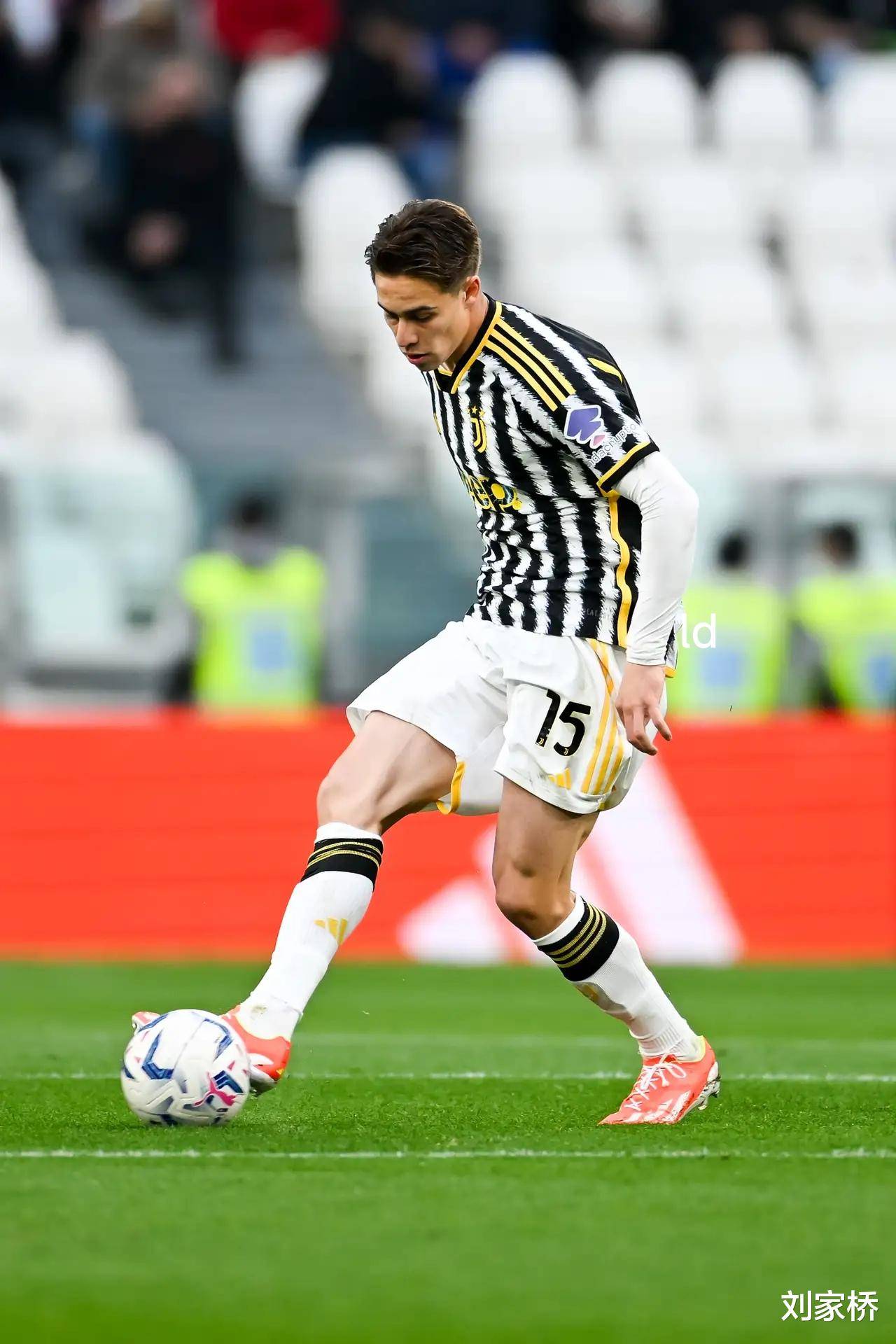 包含尤文血洗巴黎，孔蒂打破历史纪录的词条