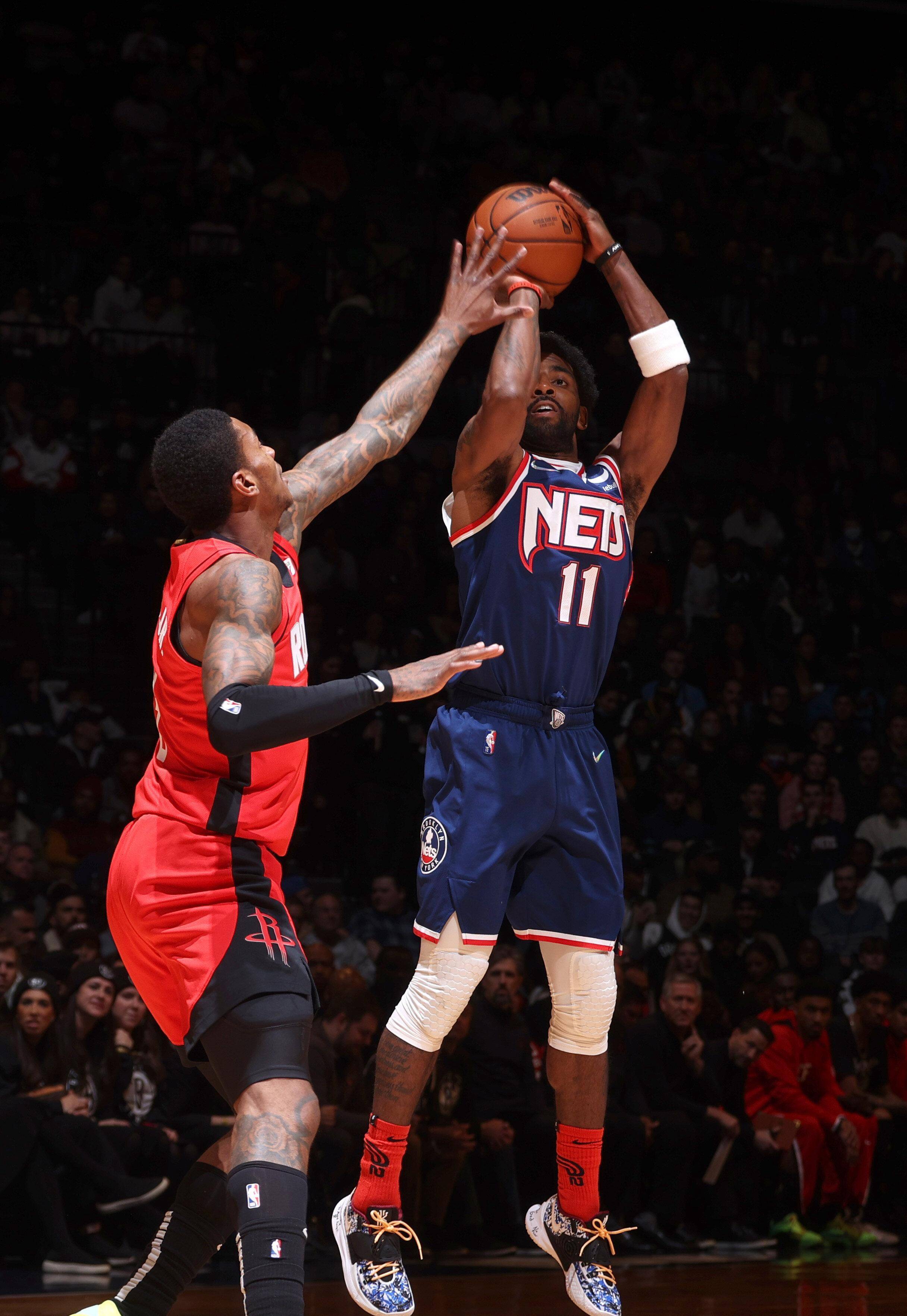 包含灰熊横扫湖人B队，加里纳利完成帽子戏法的词条