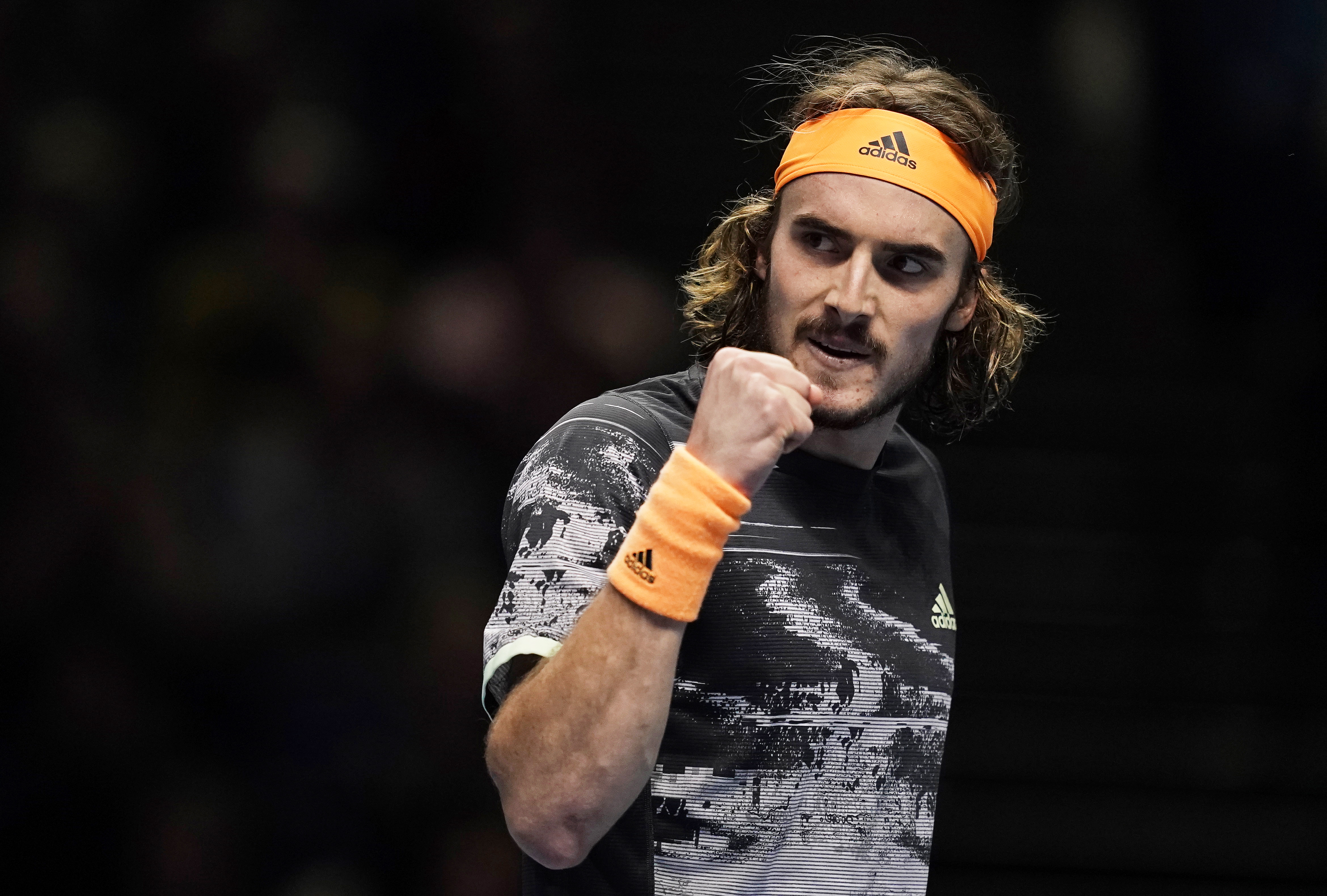 包含美国网球队强势德国网球队，西西帕斯爆发神勇的词条