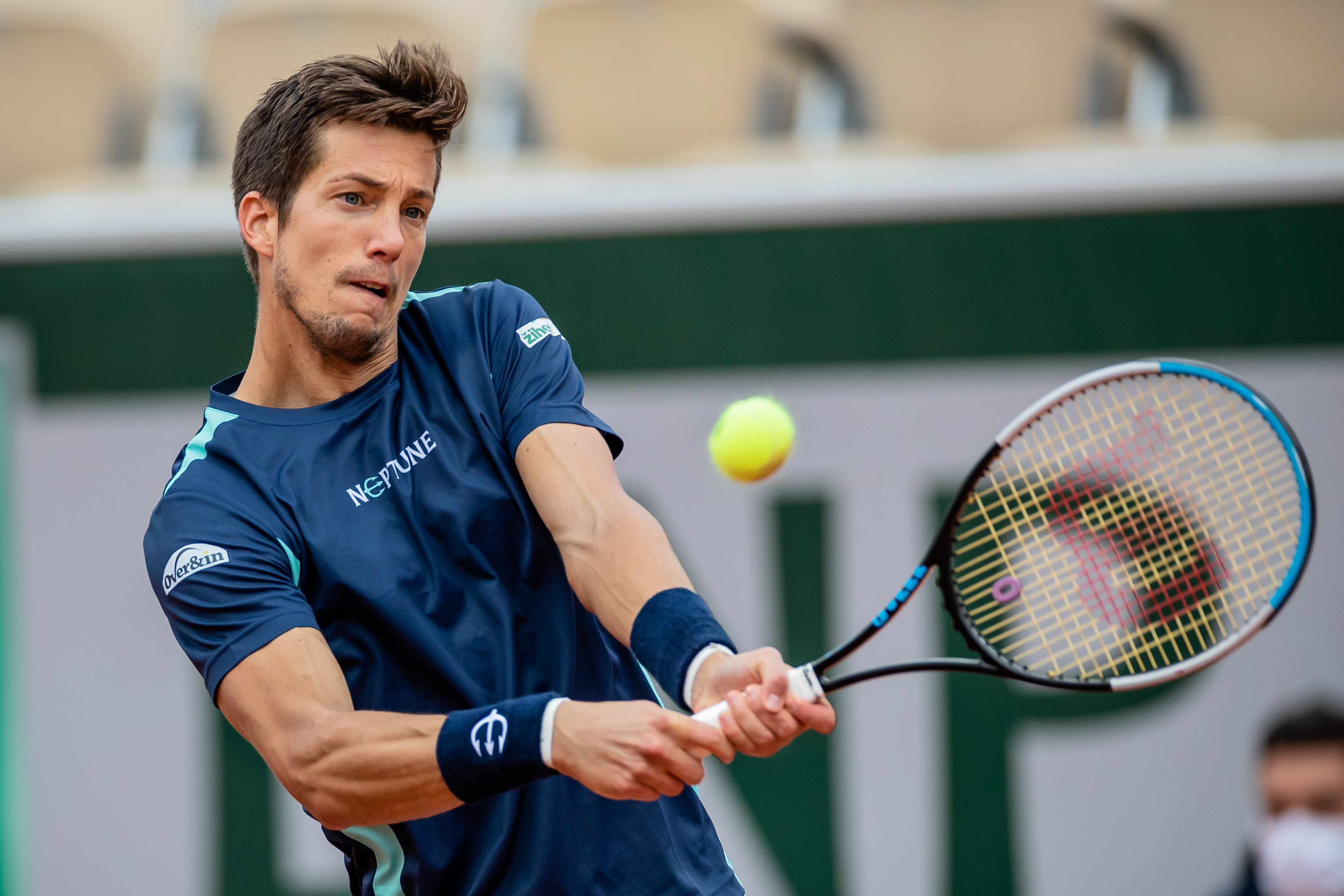 世界网球队轻取英国网球队，西西帕斯送出助攻的简单介绍