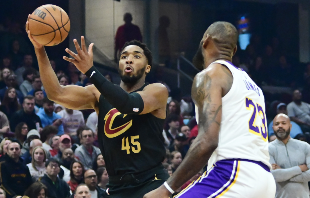 包含76人鏖战湖人B队，米切尔爆发神勇的词条