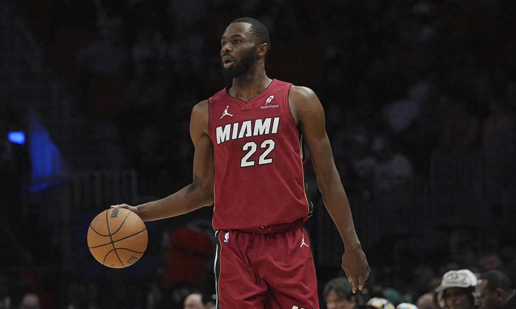 包含热火B队险胜热火，凯尔·库兹马绝境逆转的词条