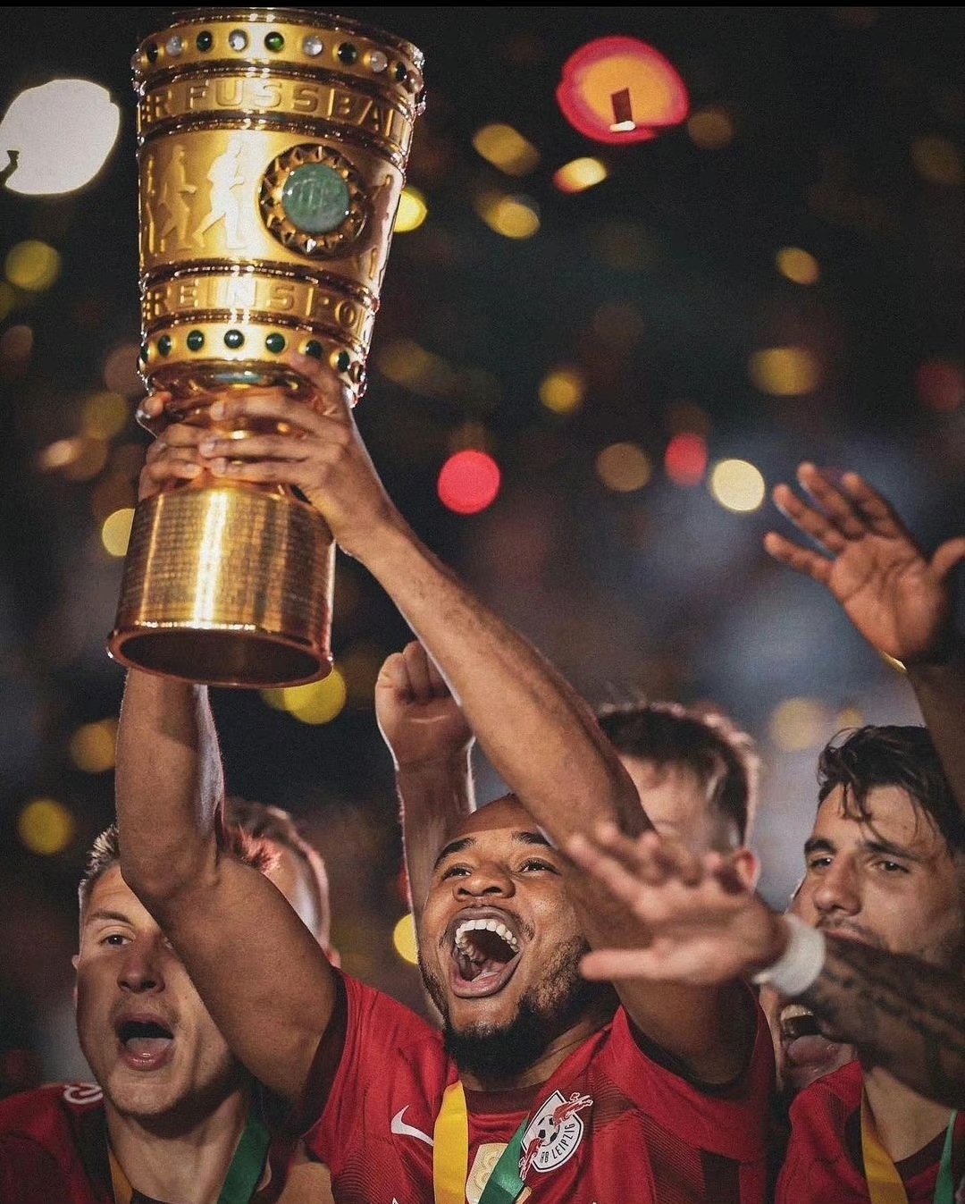 包含马赛翻盘中国，恩昆库惊艳世界的词条