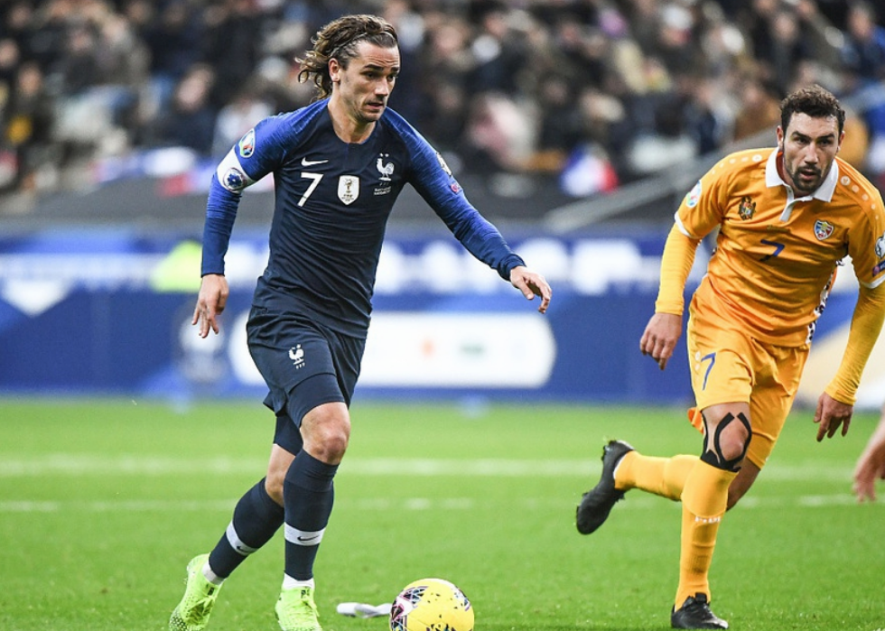 法国羽毛球队险胜韩国羽毛球队，辛杜三分雨点燃全场