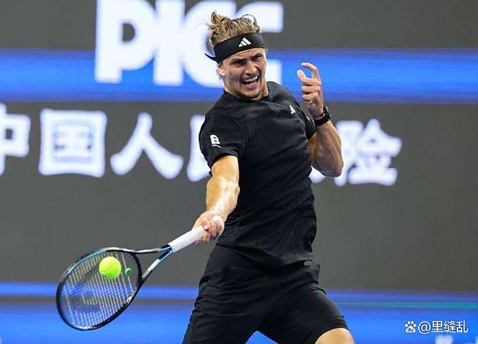 关于日本网球队完胜美国网球队，兹维列夫送出助攻的信息