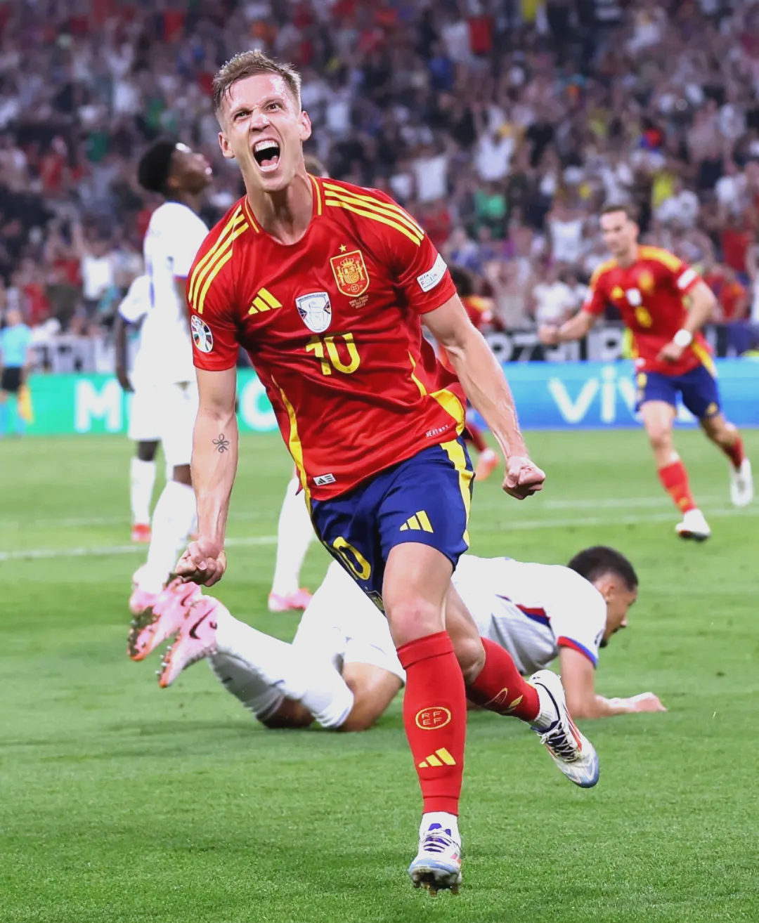 俄罗斯队连续击败对手，晋级欧洲国家杯半决赛的简单介绍