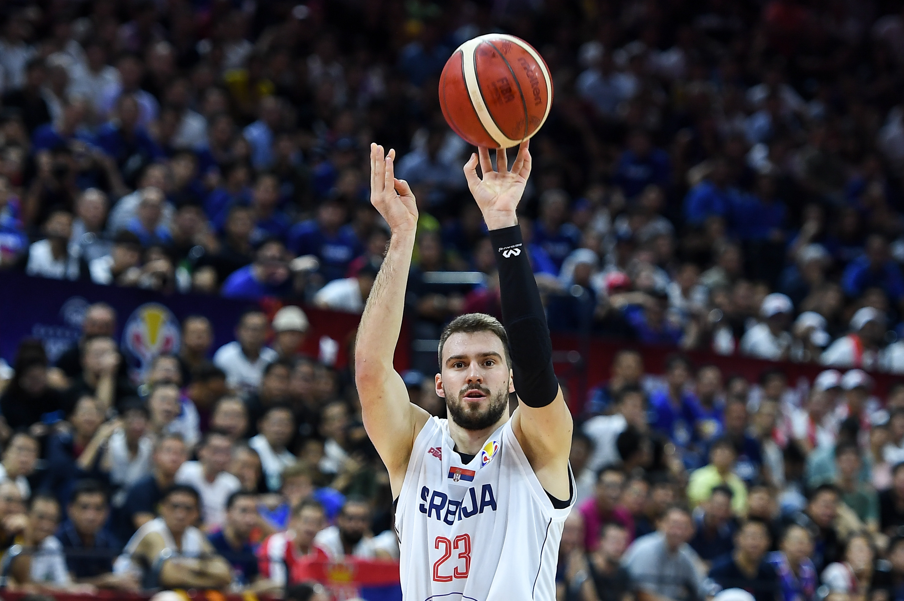 包含塞尔维亚队虽胜但仍需谨慎，晋级形势未明的词条