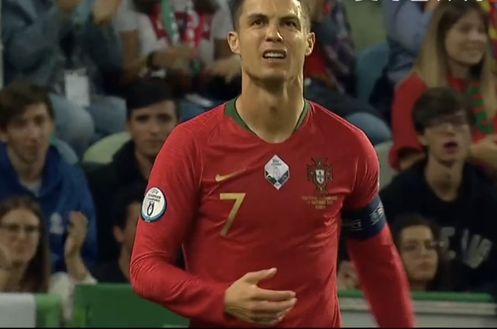 尤文图斯神锋极限挑射破门,助球队暂居积分榜榜首 尤文图斯神锋极限挑射破门,助球队暂居积分榜榜首