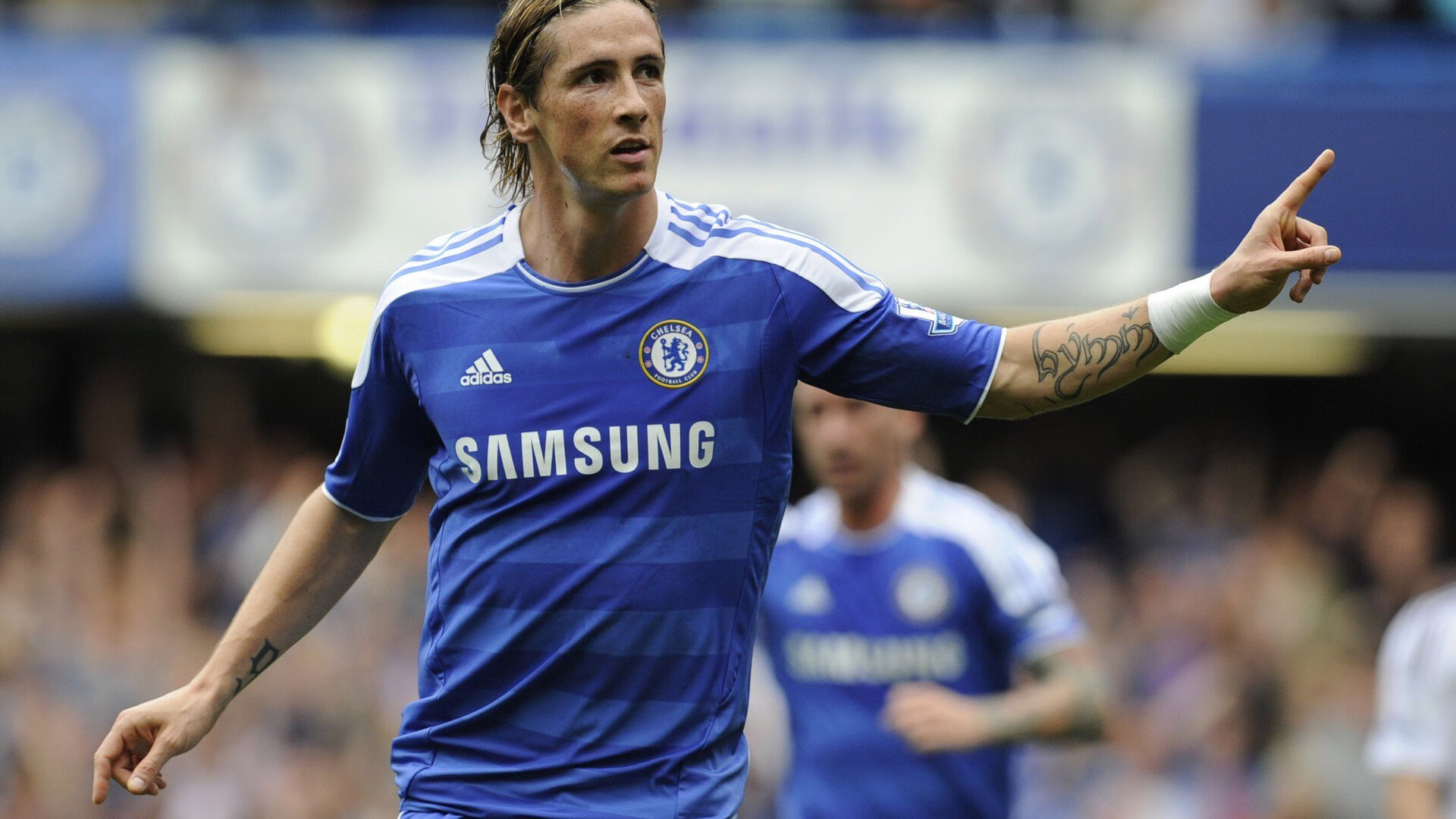 世界排名争夺战之夜，拉文制胜表现点燃全场