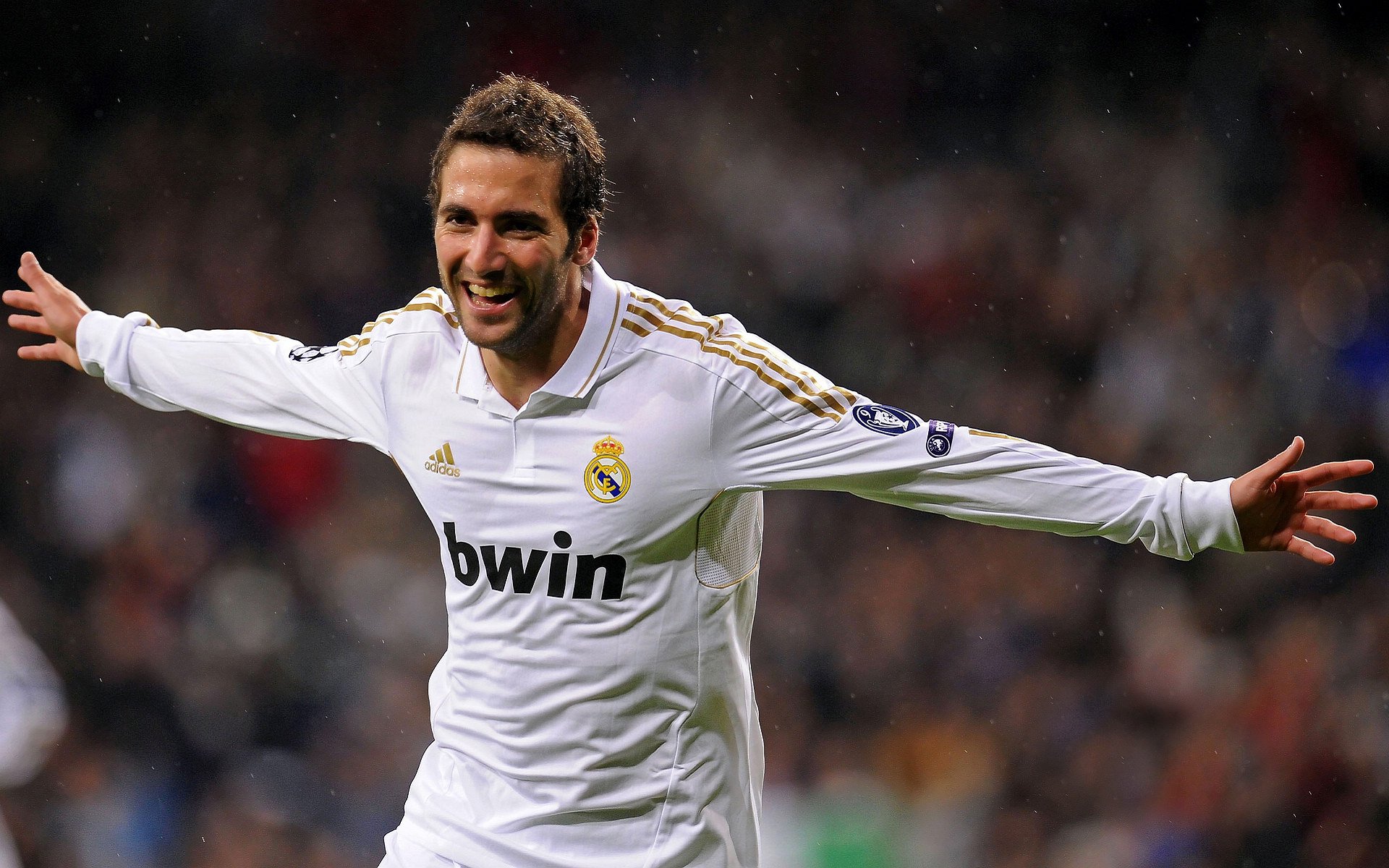 克瓦拉茨赫利亚爆发，喀麦隆狂胜拉齐奥，一场跨越国界的足球狂想曲