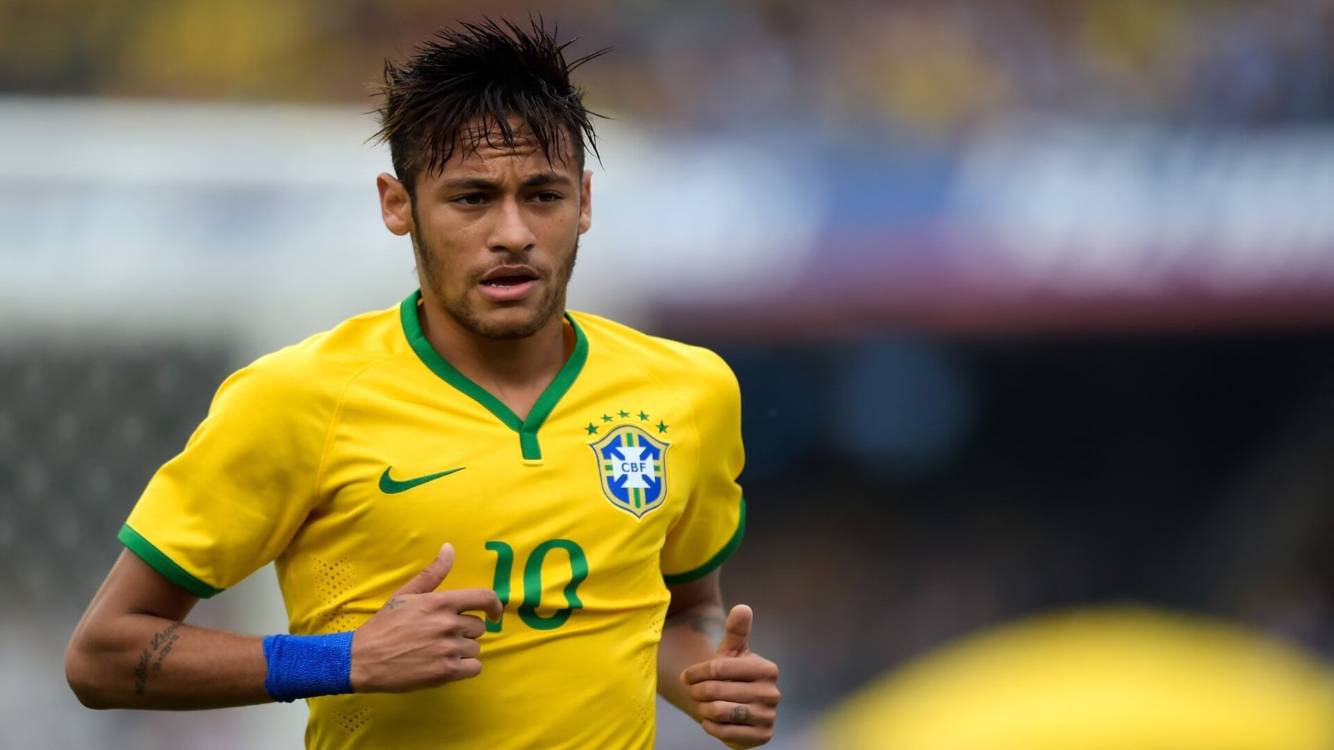 赛道与球场，速度与团队的双重征服